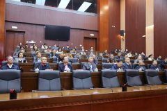 <b>专家别离以《生成式人工智能（AIGC）利用技巧分</b>